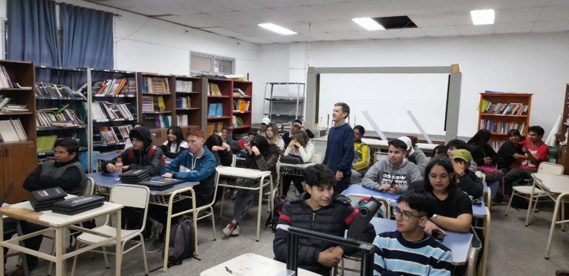 La UPCC ofrece su curso de impresión 3D a jóvenes que asisten al PIT